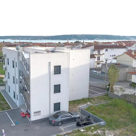 Ivka, With 2 Bedrooms And Parking Kaštela